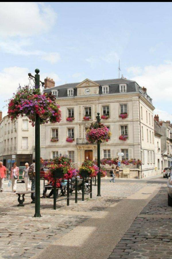 Détente provinoise Provins Exterior foto